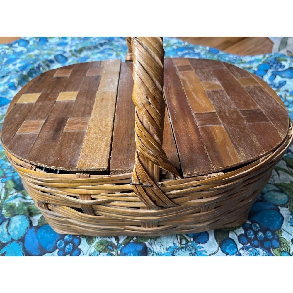 Vintage Wicker Picnic Basket Inlaid Wood Slat Split‎ Lid Oval Woven Reed Handle